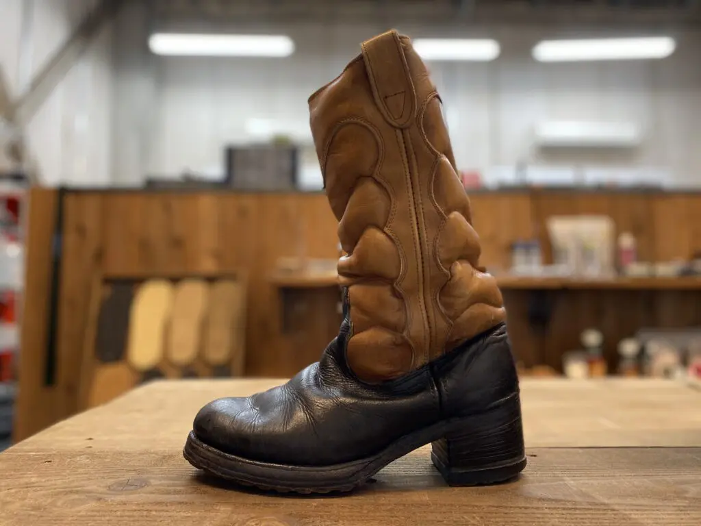 ビンテージブーツをソール交換修理で履きやすくカスタム - 靴修理