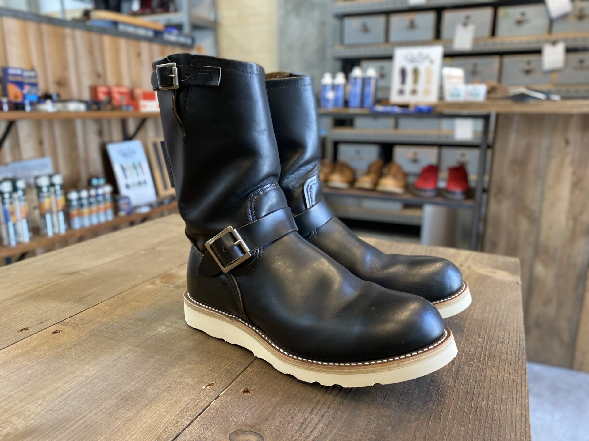 REDWING 2268 エンジニアブーツを鉄芯抜いてクレープソールへ