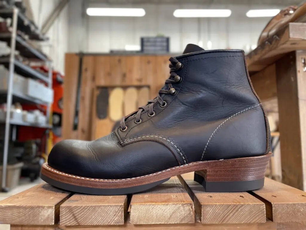 RED WING・BLACKSMITHをホワイツセミドレス仕様へカスタム - 靴