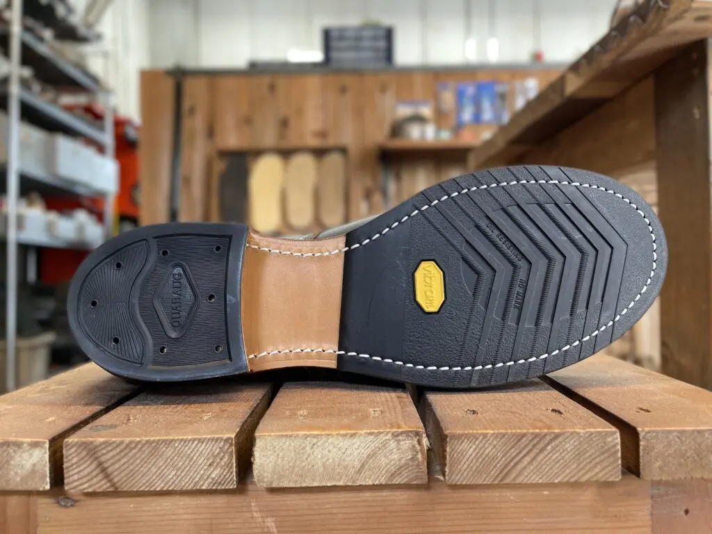 RED WING・BLACKSMITHをホワイツセミドレス仕様へカスタム - 靴