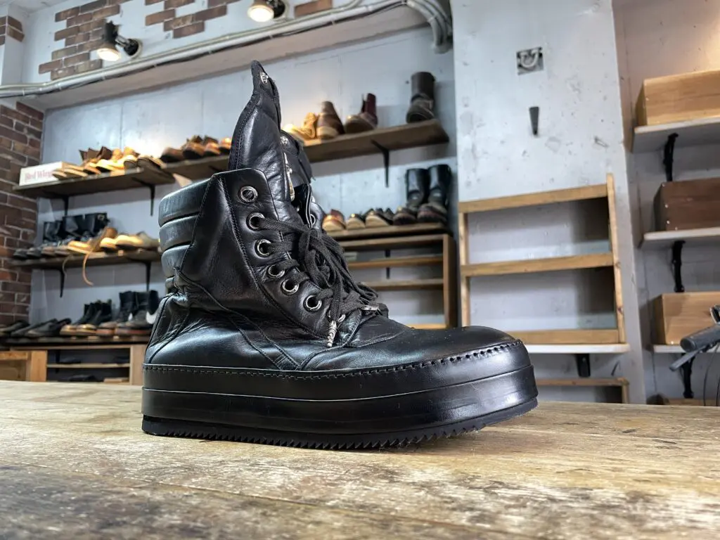 靴底が加水分解したリックオウエンスRICK OWENSのソール交換修理 - 靴