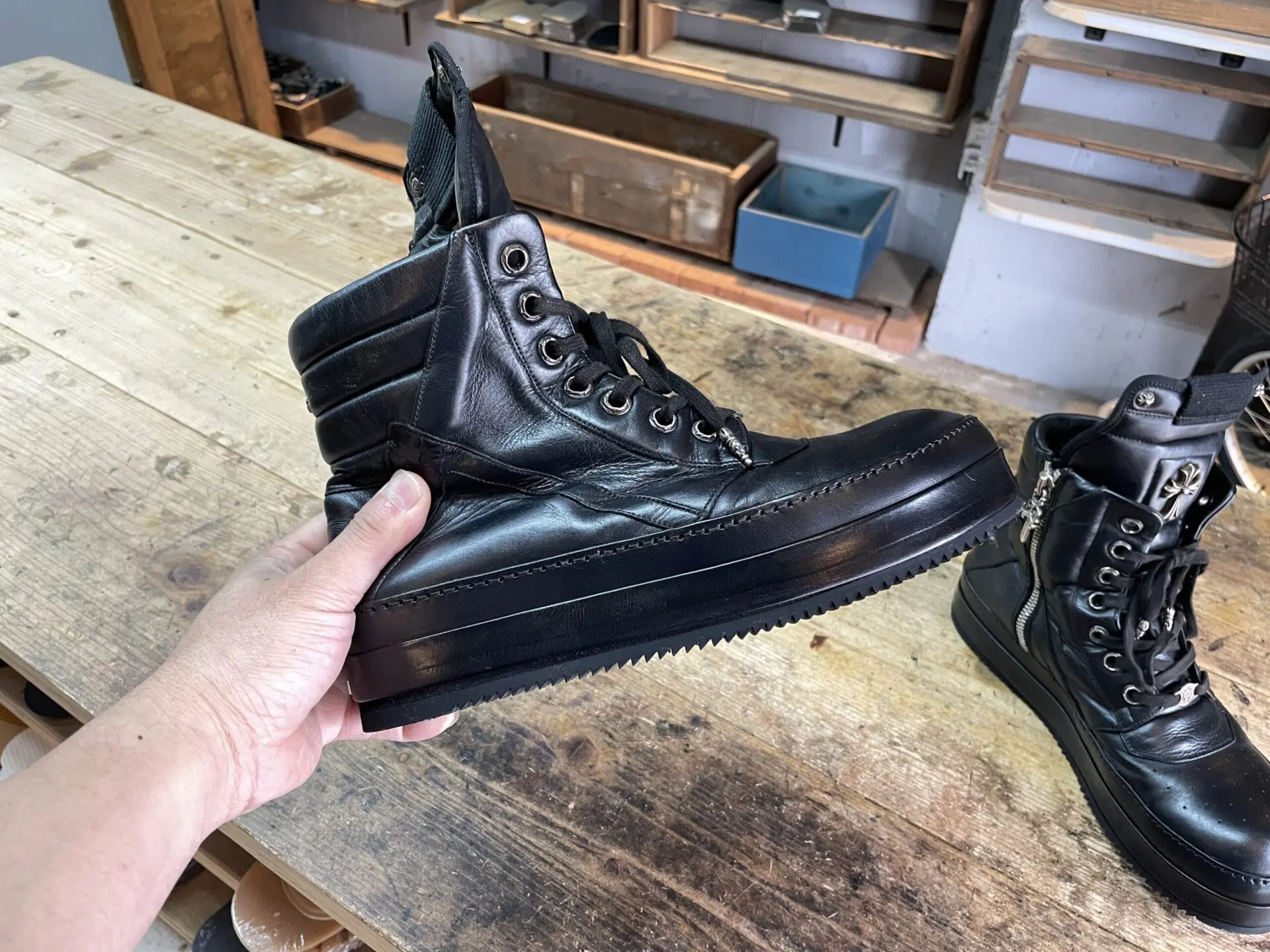 靴底が加水分解したリックオウエンスRICK OWENSのソール交換修理 - 靴