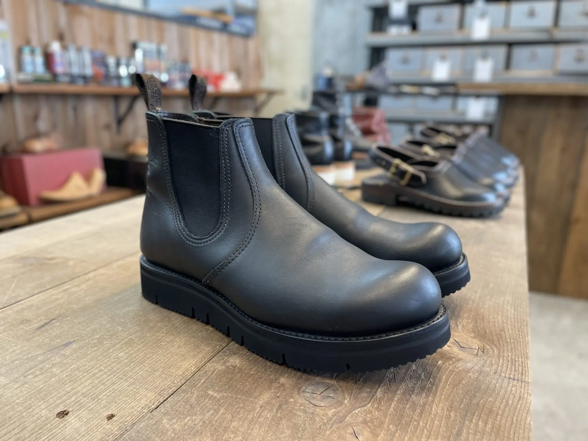 レッドウィング　 サイドゴアブーツ レッドウイングのサイドゴアブーツを更に履き易くしてボリューム