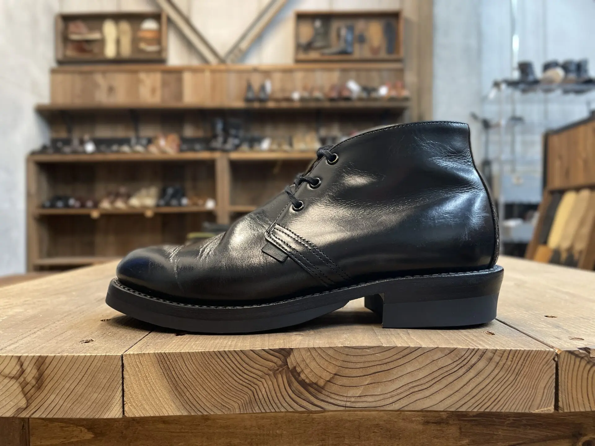 レッドウイングのポストマンチャッカをドレッシーにカスタマイズ