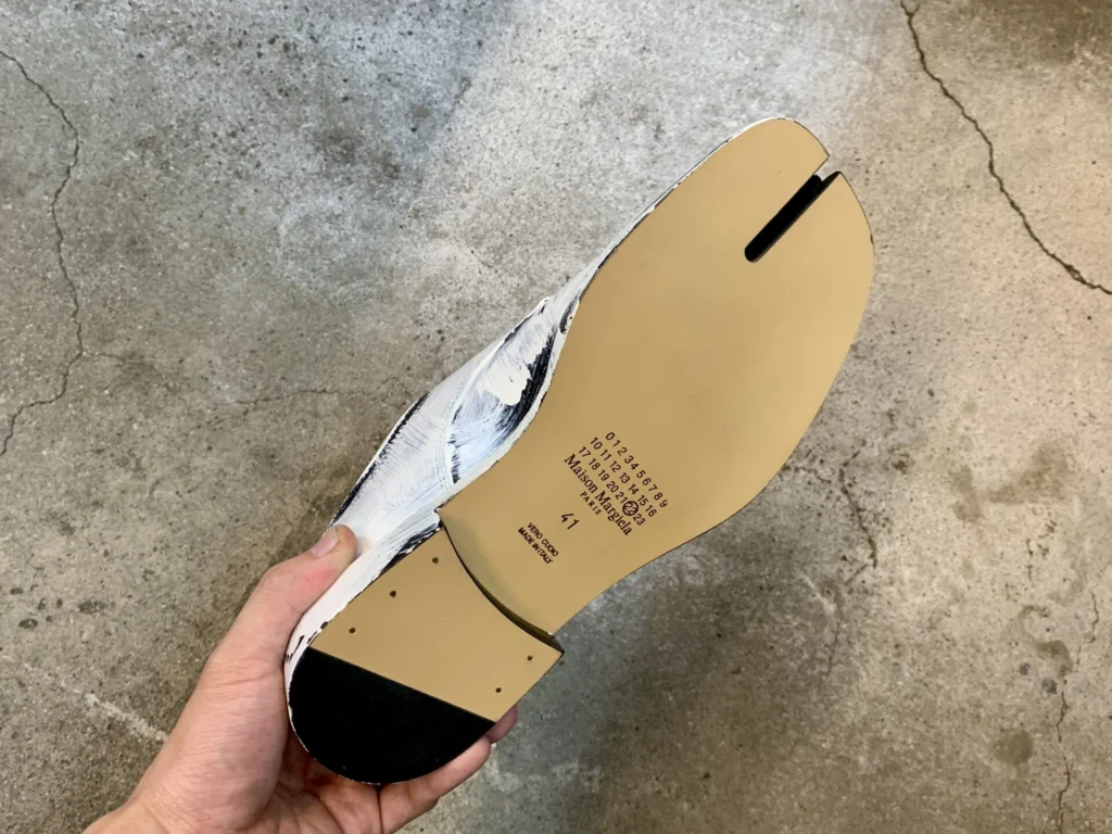 Maison Margiela】メゾン・マルジェラ 新品の白ペンキ足袋シューズを裏