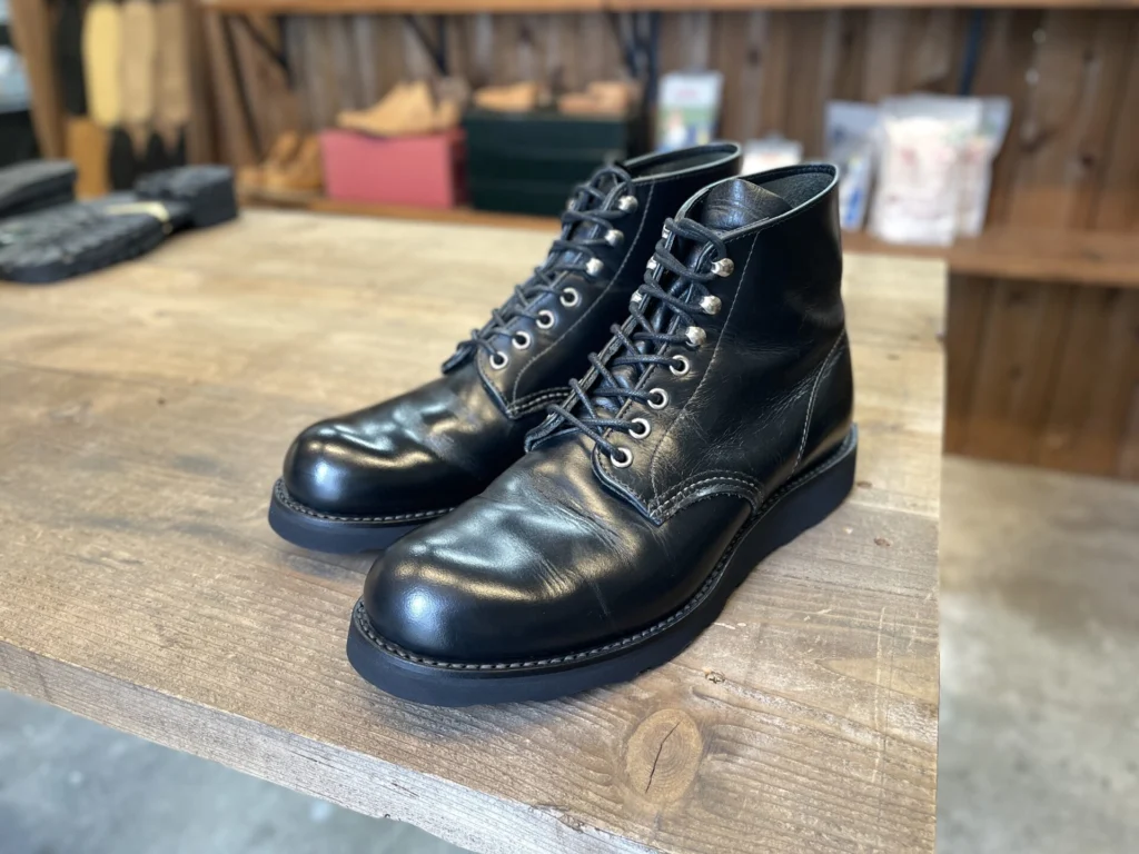 オールブラックのレッドウイング8165 - 靴修理RADIAN名古屋