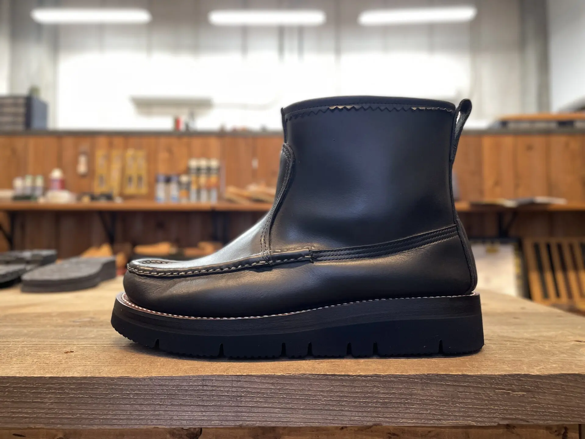 ラッセルモカシン　ノックアバウト9E 美品ソールカスタム　靴の半敷左右色違い ラッセルモカシン ノックアバウト9E 美品ソールカスタム 靴の半敷左右