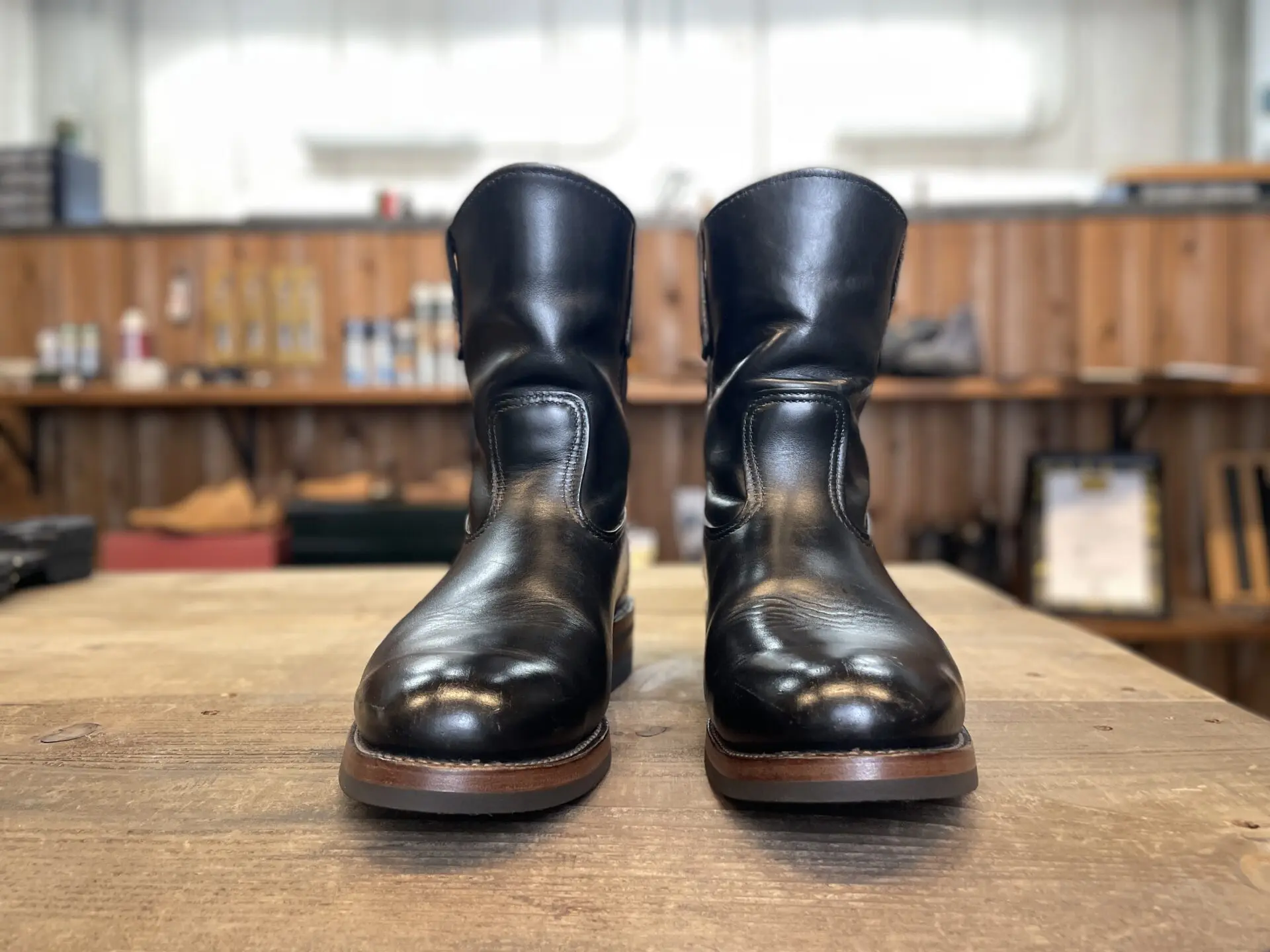 REDWINGのペコスブーツを、クレープソールからビブラム430へ。 - 靴