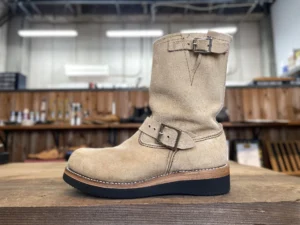 REDWING 8268 スエードのエンジニアをブラックのビブラム2021へ - 靴