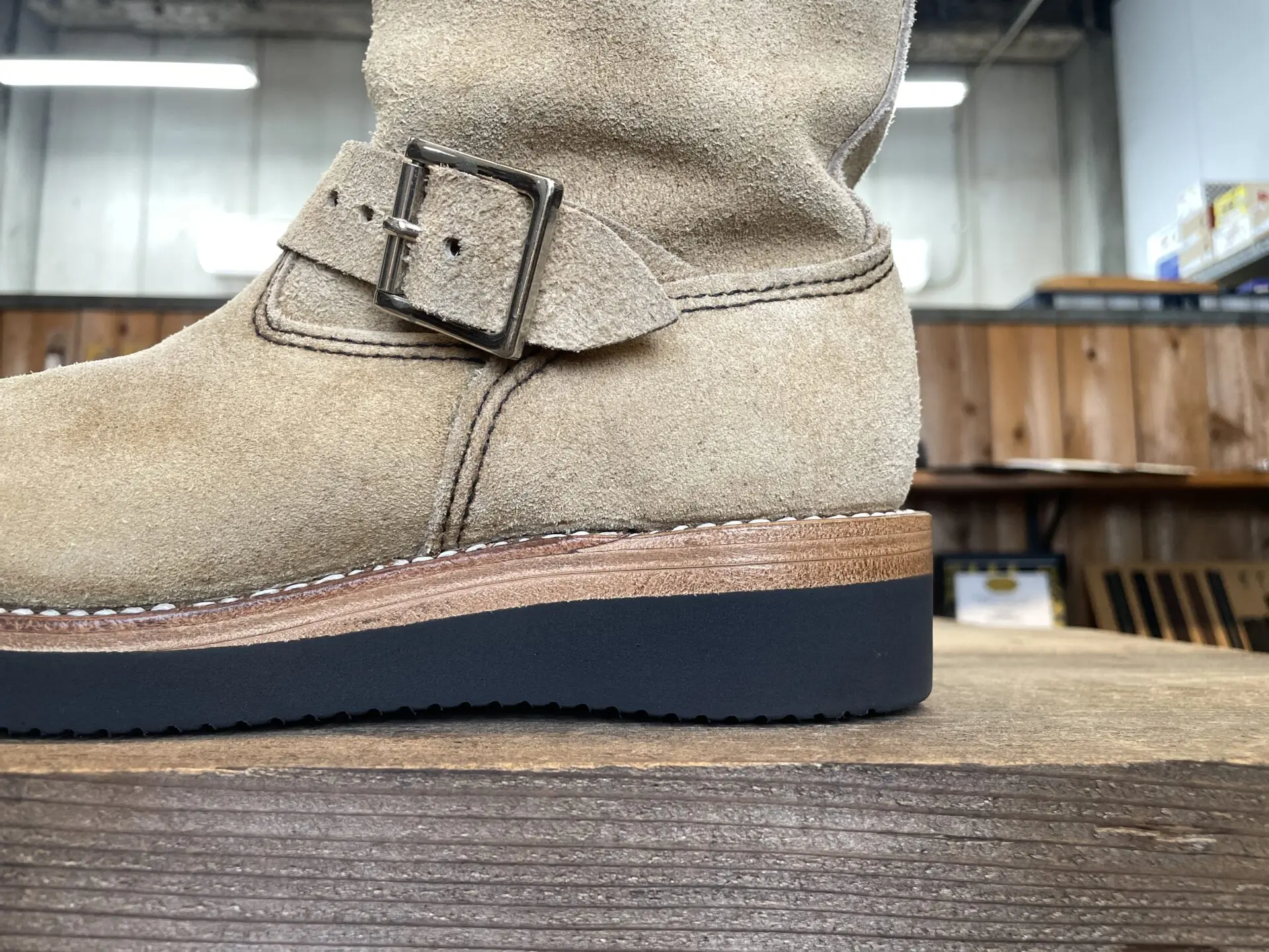 REDWING 8268 スエードのエンジニアをブラックのビブラム2021へ - 靴