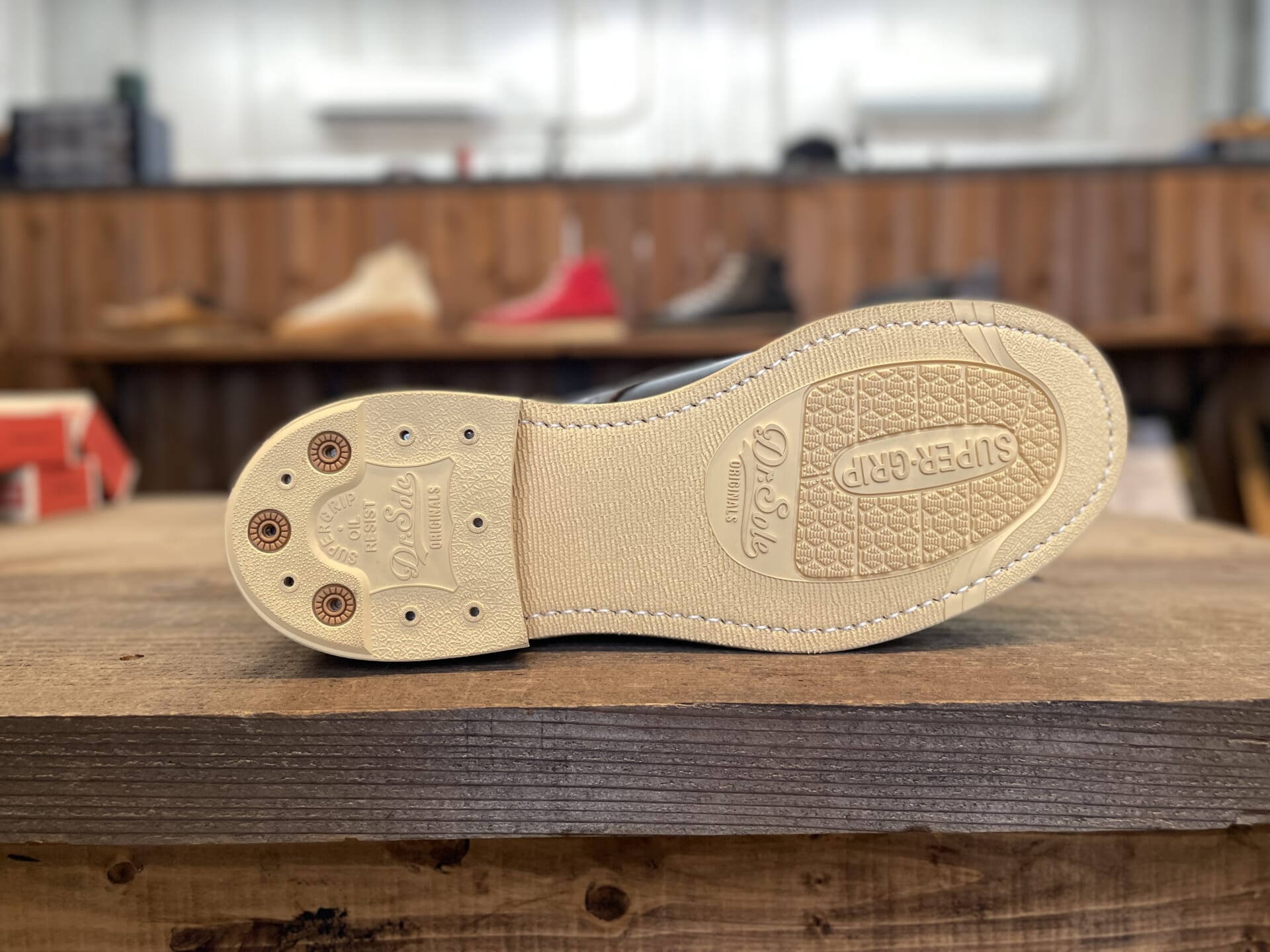 Dr.Sole スーパーグリップソール オフホワイトのアウトソールパターン